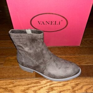 NEW Vaneli Suede Henson Punto Ankle Booties in Brownish Taupe Women’s Size 6.5